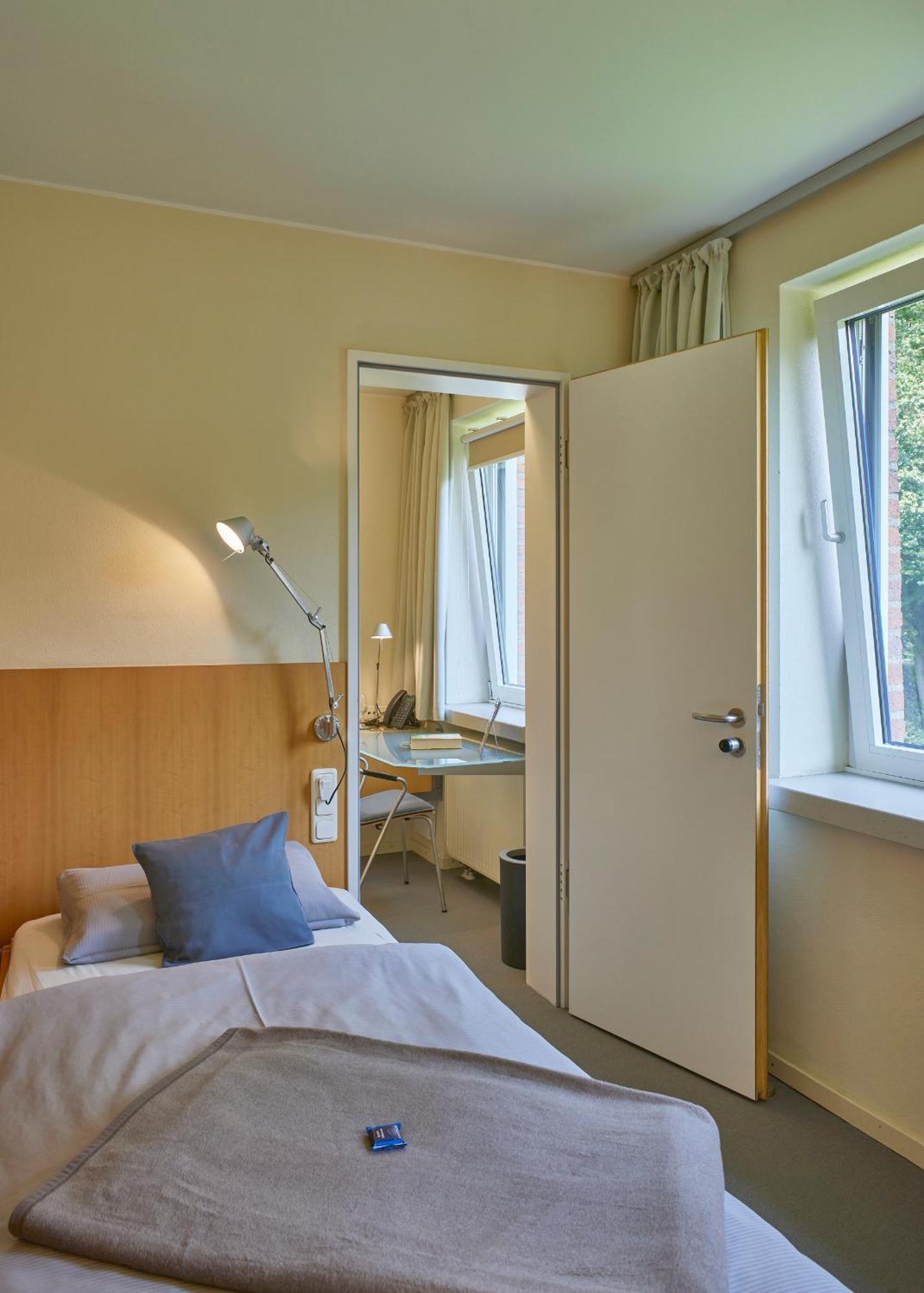 Katholische Akademie Schwerte Hotel Luaran gambar